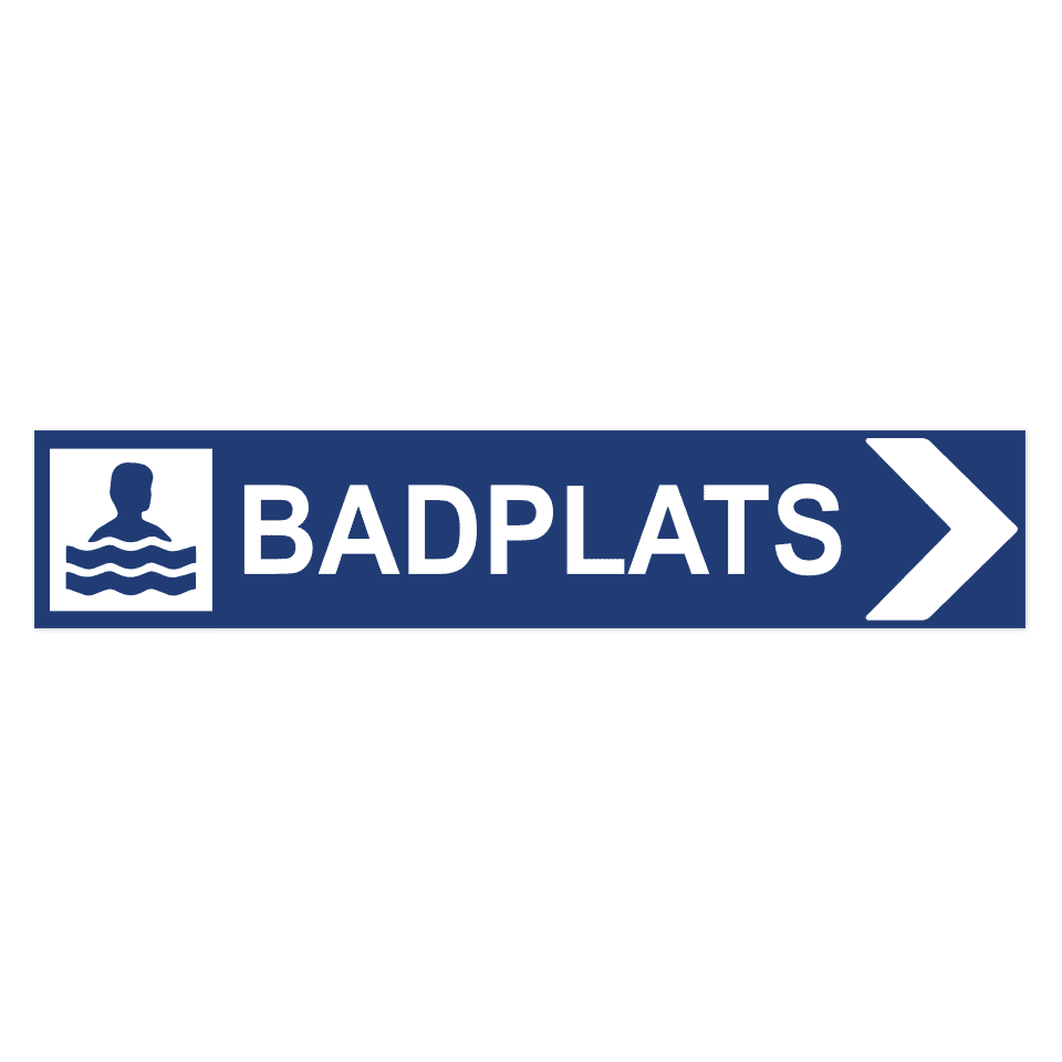 Badplats pil höger-skylten har storleken 750x150mm och tillverkas i materialet Aluminium 0.7mm. Denna standardskylt kan anpassas så att du kan skapa din egen version av skylten.